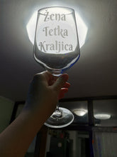 Učitajte sliku u galeriji, Čaša za vino &quot;Žena tetka kraljica&quot;
